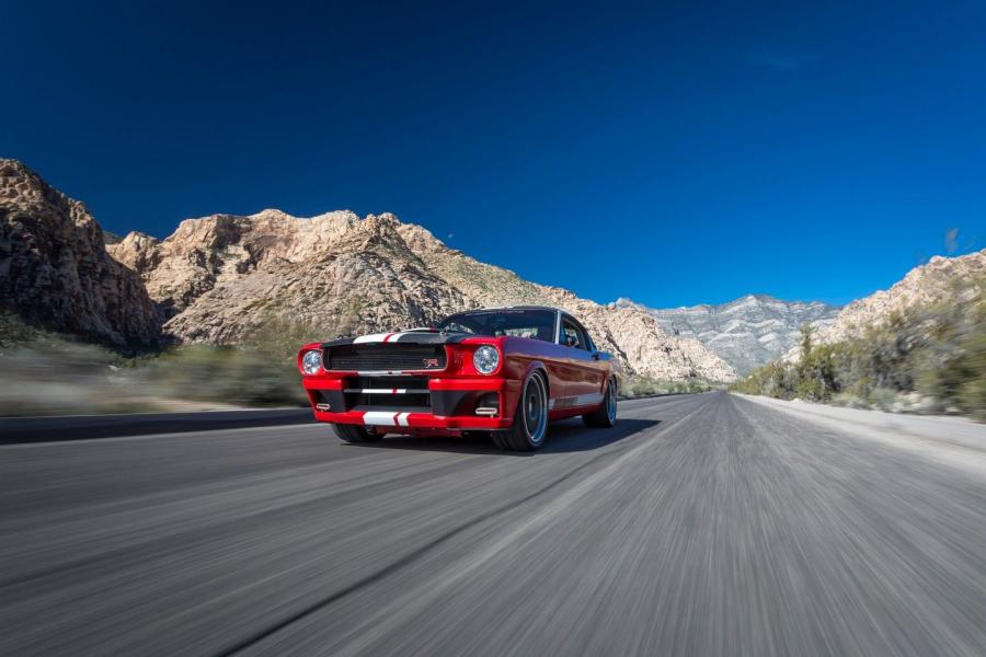  Ford Mustang Fastback SPLITR by Ringbrothers 2015 года  (фото 2 из 8)